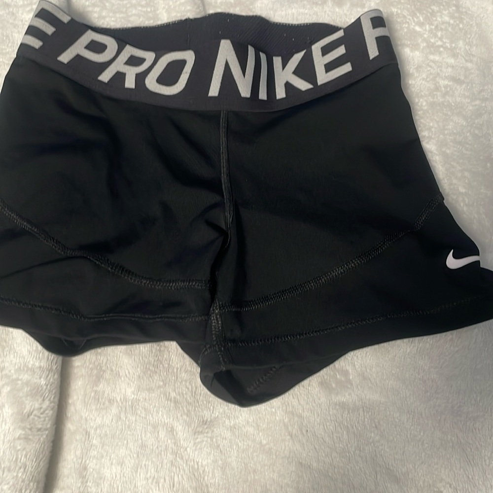 Nike pros size small